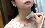 Ung thư tuyến giáp: Ăn gì sau khi uống iod phóng xạ?