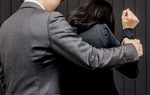Im lặng trước hành vi quấy rối tình dục vì sợ... mất việc làm