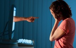 Cha mẹ cần làm gì để biết con bị bắt nạt trên mạng?