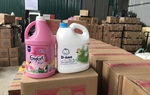 Phát hiện xưởng sản xuất nước giặt nghi giả nhãn hiệu nổi tiếng theo "công nghệ xô chậu" 