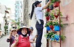 Phụ nữ phường Hiệp Tân tạo mảng xanh công cộng từ rác tái chế