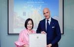 Bà chủ Vietnam's Next Top Model nhận Huân chương công trạng của Italy