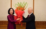 Trao quyết định phân công Trưởng ban Tổ chức TƯ Trương Thị Mai và Trưởng ban Dân vận TƯ Bùi Thị Minh Hoài