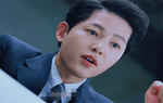 "Đẳng cấp đẹp trai" của Song Joong Ki: Bạn diễn nam mải ngắm đến mức quên luôn thoại