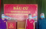 Bắc Giang: Hội LHPN thị trấn Kép làm 400 mũ chắn giọt bắn phục vụ bầu cử