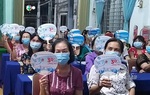 Bến Tre: Phát hành hơn 13.000 quạt tay mang thông điệp tuyên truyền về bầu cử