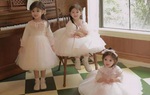 3 bé gái xinh xắn, dung mạo bố mẹ cũng gây ngỡ ngàng