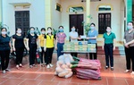 Hội LHPN tỉnh Bắc Ninh tặng quà các đơn vị phòng chống dịch Covid-19 tại Quế Võ
