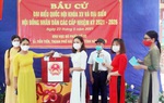 Phụ nữ Hải Dương duyên dáng áo dài trong ngày bầu cử