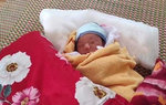 Mẹ nhiễm Covid-19, bố ung thư, bé sơ sinh 3 ngày tuổi phải xa mẹ, ở khu cách ly tập trung với bác