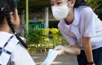 Quyên góp và bài học về sự tử tế cho con