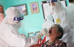 Nhân viên y tế lấy mẫu xét nghiệm ở Bắc Giang: Mỗi ngày chỉ ngủ 2-3 tiếng