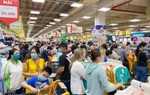 Người dân TPHCM đổ xô đến siêu thị mua lương thực, thực phẩm trước giờ giãn cách xã hội