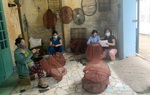 Giúp phụ nữ giảm nghèo từ nghề đan lưới xuất khẩu