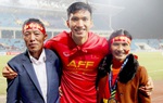 Bố mẹ Quang Hải, Văn Hậu, Đức Chinh dặn dò con điều gì trước trận quyết đấu với UAE?