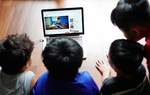 Bảo vệ trẻ trên môi trường mạng: Cấm đoán con dùng internet sẽ có tác dụng ngược