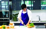 Chồng hài lòng làm "hậu phương" của vợ