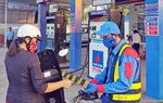 Giá xăng tăng, vượt ngưỡng 20.000 đồng/lít 