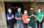 Bộ đội biên phòng Cầu Treo tặng quà động viên trẻ em nghèo chuẩn bị vào năm học mới
