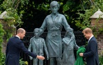 Anh em Hoàng tử William và Harry tái ngộ trong lễ khánh thành tượng Công nương Diana