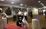 Bố mất, nữ sinh viên 3 lần vào tâm dịch Covid-19 không thể về quê chịu tang