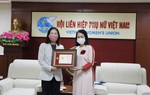 Trao kỷ niệm chương Vì sự phát triển của phụ nữ cho Phó Giám đốc KOICA Việt Nam