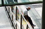 Bộ Y tế Singapore khuyến cáo người cao tuổi chưa tiêm vaccine hãy ở nhà