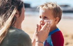 5 điều phụ huynh cần lưu ý khi chăm sóc da cho trẻ mùa hè