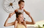 Ngắm hội mẹ bỉm Việt tập luyện cùng con trong mùa dịch
