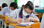 Covid-19, cá độ bóng đá vào đề thi môn Giáo dục công dân