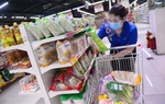 TPHCM: Hội viên phụ nữ "đi chợ thay", hỗ trợ người dân gặp khó khăn trong thực hiện Chỉ thị 16