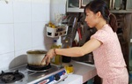 Lao động nghèo chật vật ở Hà Nội: Con muốn ăn rau xào cũng không thể chiều con