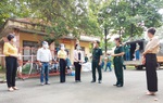 Hội LHPN Bình Dương chia sẻ với lực lượng công an và quân đội phòng chống dịch