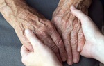 71 tuổi vẫn phải đi kiếm tiền chăm chồng bệnh tật, nuôi con tâm thần