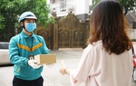 Làm gì để tránh lây nhiễm Covid-19 khi nhận hàng từ shipper?