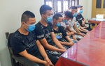 Vừa tan làm, nữ công nhân bị nhiều kẻ lạ kề dao vào cổ cướp điện thoại