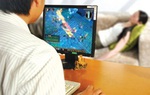 Chồng như người tự kỷ vì suốt ngày ôm máy tính "cày" game