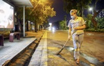 Nữ công nhân vệ sinh môi trường làm việc khi Hà Nội giãn cách: "Chỉ mong được an toàn"