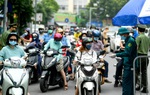 Hà Nội: Chốt kiểm soát ùn ứ, người dân lo ngại dịch bệnh