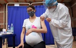 CDC khuyên người mang thai nên tiêm vắc xin COVID-19