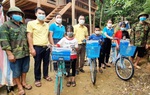 Ấm áp những phần quà san sẻ yêu thương tiếp sức cho học sinh tới trường