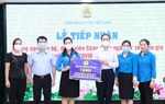 Tặng quà Trung thu cho hơn 7.000 em nhỏ là con của những “chiến sĩ áo trắng” 