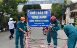 Người dân TPHCM mừng rớt nước mắt khi thấy rào, chốt phòng chống dịch Covid-19 được gỡ