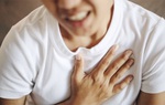 Triệu chứng khó thở, hụt hơi là dấu hiệu của bệnh gì?