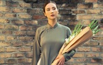 Huyền Lizzie diện áo dài xưa đón năm mới