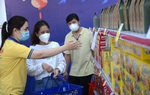 ‘Siêu thị mini Tết 0 đồng’ đến với y bác sĩ, bệnh nhân khó khăn