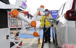 Trạm xăng do robot điều khiển 100%