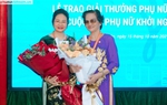 Mẹ và con gái cùng nhận Giải thưởng Phụ nữ Việt Nam