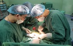 Bé 37 tháng nuốt 25 viên bi nam châm đồ chơi