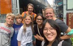 Sinh viên dẫn tour miễn phí cho khách nước ngoài